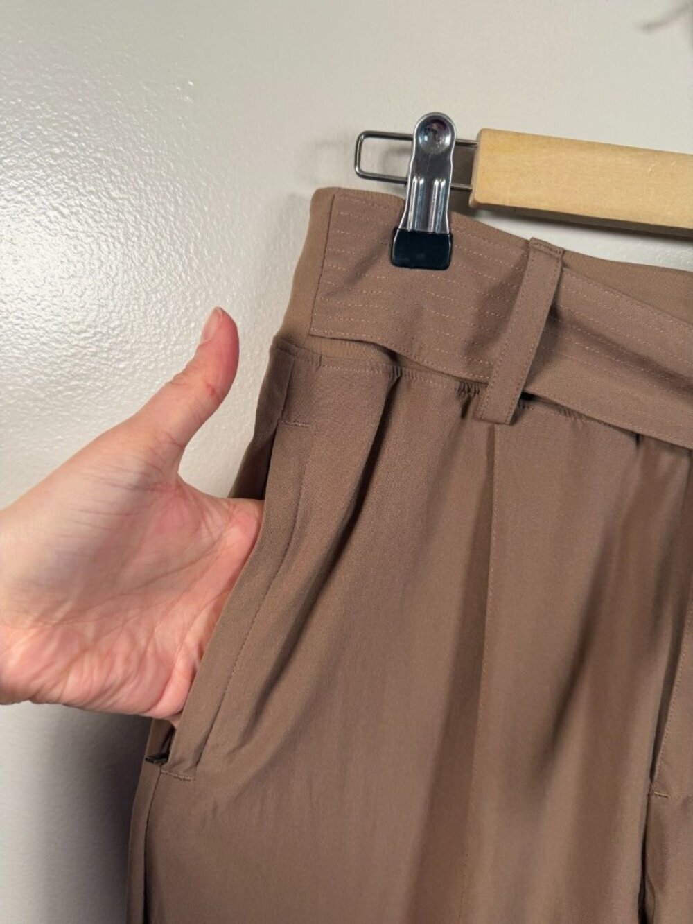 Athleta Cardiff Pants Size 10 Belted Rustic Beige Straight Leg Travel Active - Picture 7 of 14